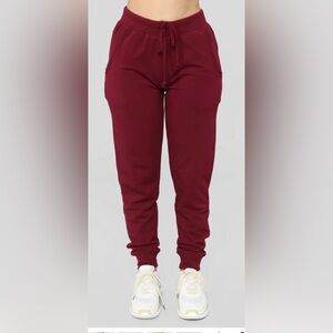 Fashion Nova Burgundy Jogger Pants Size Small NWT❤️